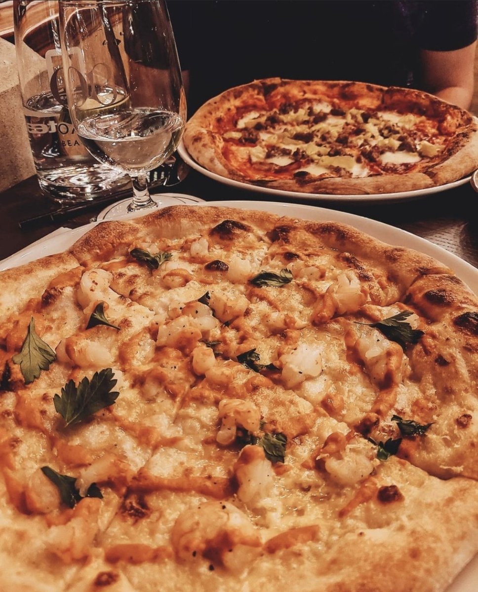 Nothing feels like Friday quite like pizza from Faro Pizza. 😍🍕

#OakBay #OakBayLiving #yyj #ExploreOakBay