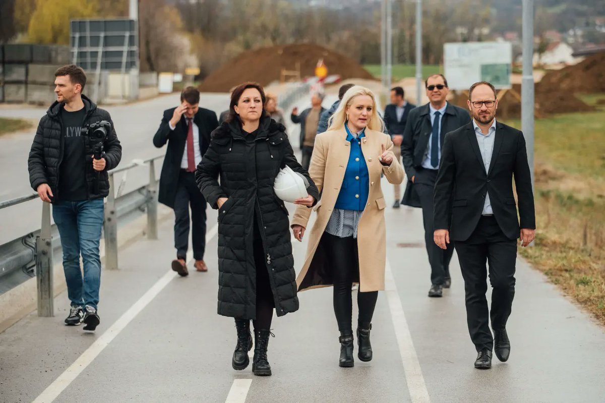 HumarJulija's tweet photo. Imamo vizijo v občini Ivančna Gorica!
Gradimo nadvoze, nova krožišča, zahodno obvoznico in nadgrajujemo železniško progo Ivančna Gorica.
Več na 🔗: https://t.co/6Wk6SH8ir2
#RazvijamoIvančnoGorico #Gradimo #NovaObvoznica #odločnonaprej https://t.co/be00gugvVe