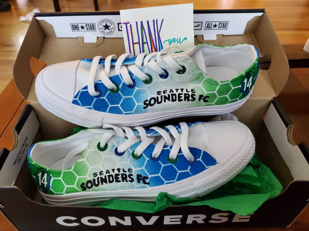 ArtemisTheAngry's tweet photo. I am so excited to wear these! Custom @SoundersFC chucks complete with the number of my favorite Sounder @ChadMarshall14 #ebfg #Sounders #Customchucks
Hand painted by madiworks on instagram: https://t.co/ATIHthfZbO https://t.co/Y5h9GizX45