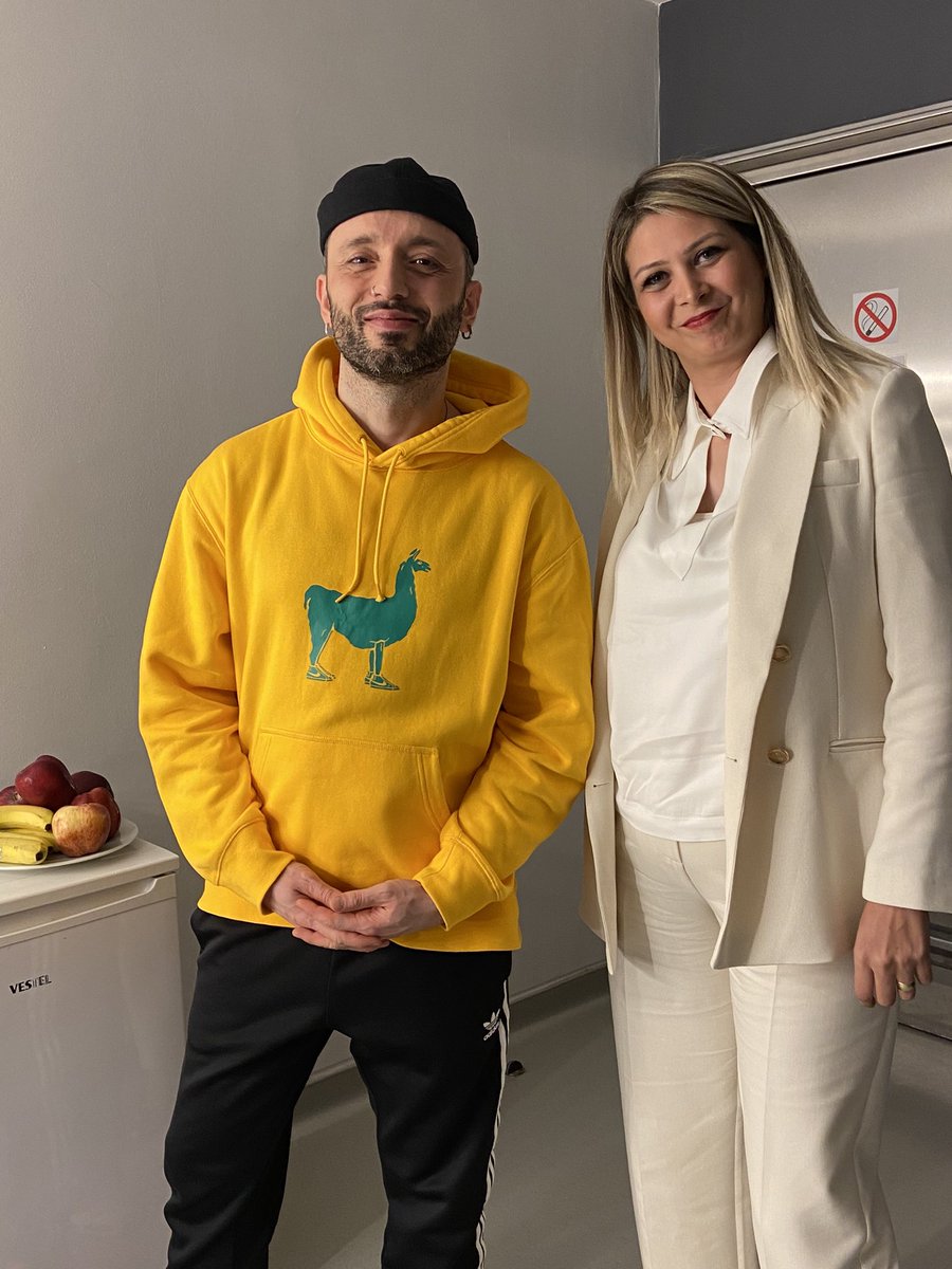 Yine Pozitif yine sevgi dolu yine çook güzel bir konserdi!kulisinde beni ağırlayan <a href="/mabelmatiz/">Mabel Matiz</a> e sevgilerimle 🥰Sonunda tablolar da sahibine ulaştı🙏🏻