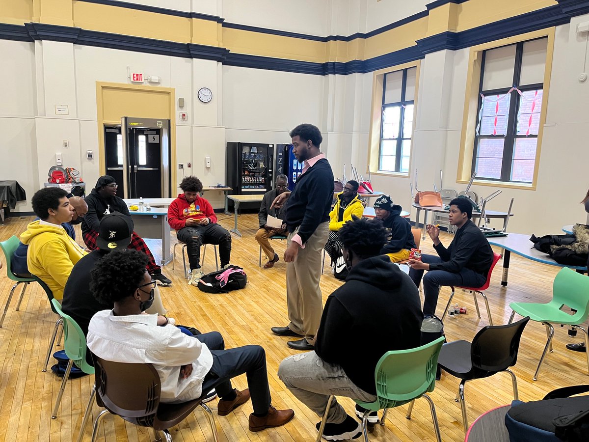 NFAWestMBK's tweet photo. Thank you to @RhinebeckBank (Newburgh) for working with our MBK scholars on the topic of “Financial Empowerment” It is so important for our young men to learn about financial literacy! @NFAWestMBK @newburghschools https://t.co/SdmI6Br67s