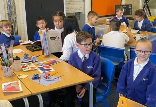 DeltaStrand's tweet photo. It is fabulous to see our Yr1 children growing in confidence and visiting our oldest children to share ideas.
Some excellent writing Yr1, HMS Queen Elizabeth loved your visit! @DeltaStrand @PieCorbett @Talk4Writing #DeltaStrandWriting https://t.co/AUXKBcTPR1