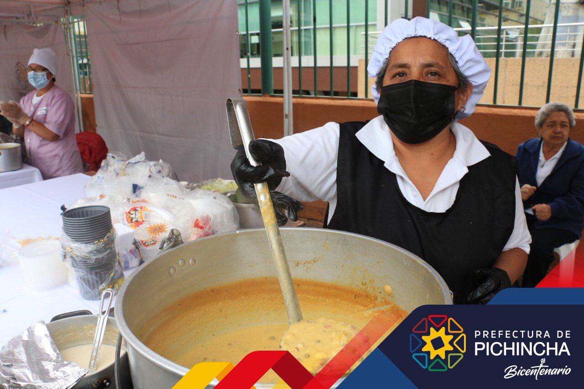 PichinchaGob's tweet photo. A propósito de la Semana Santa que se avecina, hoy efectuamos la Feria Pichincha Productiva y Solidaria en la Plaza de la República, con gran acogida de la comunidad😀
En este espacio los asistentes degustaron de exquisita fanesca😋y adquirieron los productos para su elaboración. https://t.co/p0aBaqZnPj