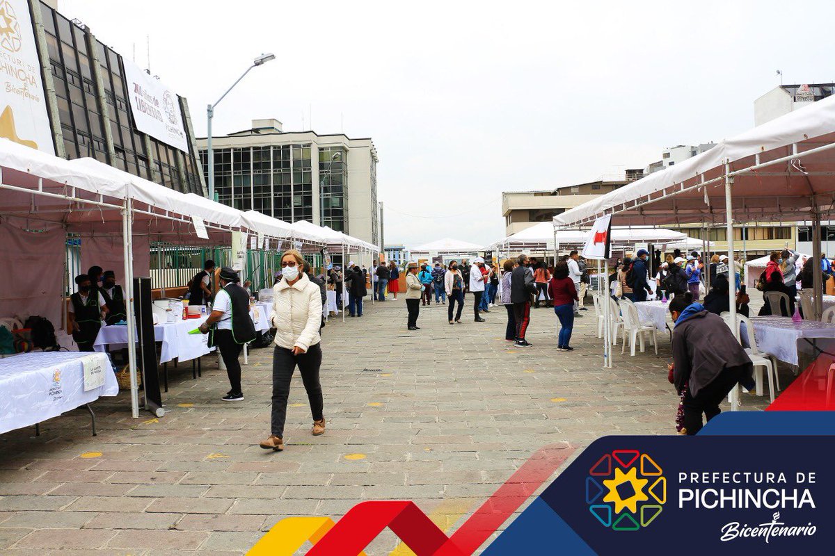 PichinchaGob's tweet photo. A propósito de la Semana Santa que se avecina, hoy efectuamos la Feria Pichincha Productiva y Solidaria en la Plaza de la República, con gran acogida de la comunidad😀
En este espacio los asistentes degustaron de exquisita fanesca😋y adquirieron los productos para su elaboración. https://t.co/p0aBaqZnPj