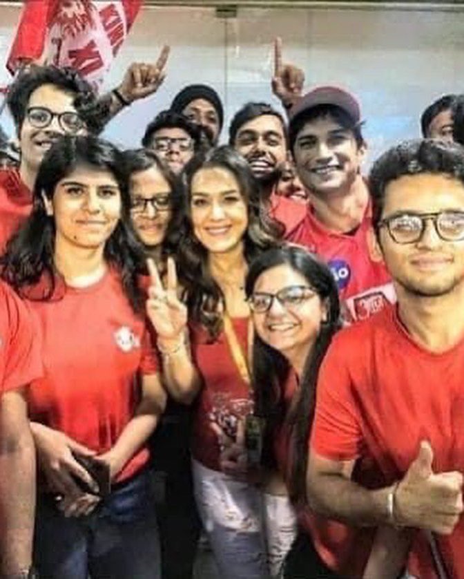 NonaYousef_'s tweet photo. ( Memories April 2019 )
🥺😔💔❤️💎
My jaan @itsSSR spreading all smiles , happiness and love as he enjoyed some good moments during the match of #KXIPvsDC in Chandigarh 😍❤️
Sushant A Humanitarian
https://t.co/Mzhxp2taWu https://t.co/6bbEj92SYD