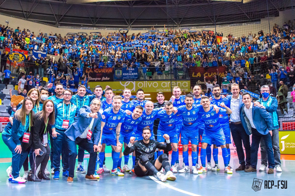 VinaAlbaliFS's tweet photo. |COPA DE ESPAÑA|

📸 @aurecape 

Con vosotros hasta donde haga falta 💙

¡Vamos equipo, vamos afición!

#ViñaAlbaliValdepeñas https://t.co/8bS2D5LsrL