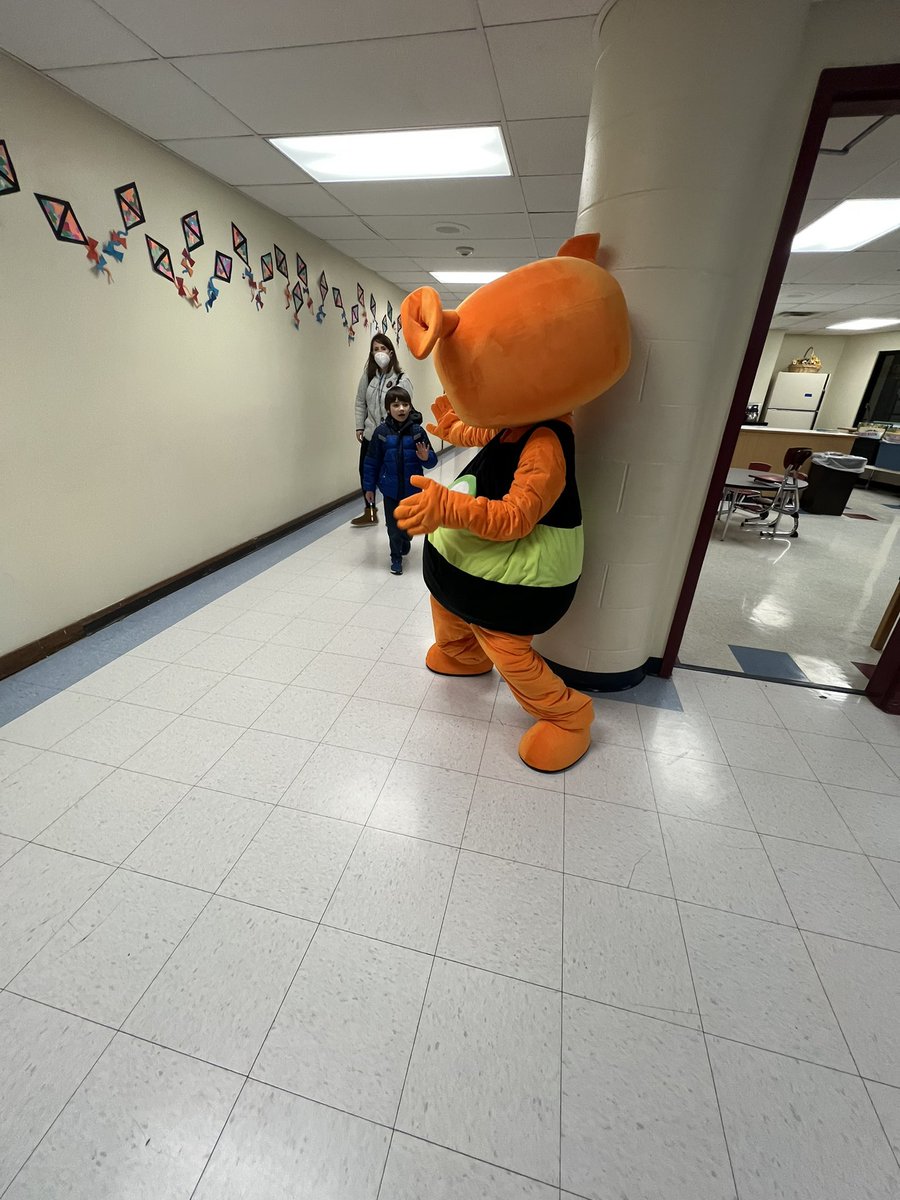 PascarellaLCSD's tweet photo. Plory had a busy day visiting EE, NPE, and SRE today! Keep up the great work on i-Ready, Liverpool #LCSDisREADY @dziegler15 @DDValentineEE @MrKilian_SRE https://t.co/9oOJiD6uB5