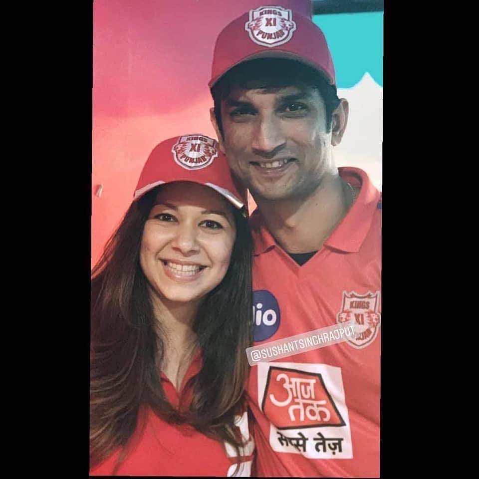 NonaYousef_'s tweet photo. ( Memories April 2019 )
🥺😔💔❤️💎
My jaan @itsSSR spreading all smiles , happiness and love as he enjoyed some good moments during the match of #KXIPvsDC in Chandigarh 😍❤️
My baby is looking so cute and super dashing as always 🔥💓
Sushant A Humanitarian https://t.co/nCF5kry1Yi