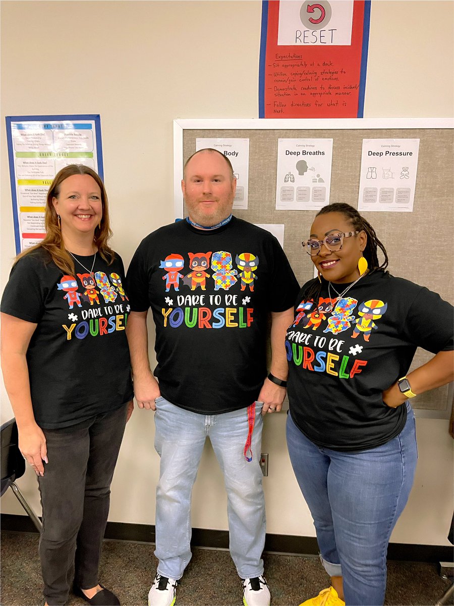 When you have an idea and several members of your team run with it! 
“Simply the best “ ❤️💙 Such a supportive group of educators <a href="/UlrichKISD/">Ulrich Intermediate</a> #autismacceptance #daretobeyourself #specialservices #bulldogs #behaviorcrew <a href="/kmcgriff18/">Kevin McGriff</a>