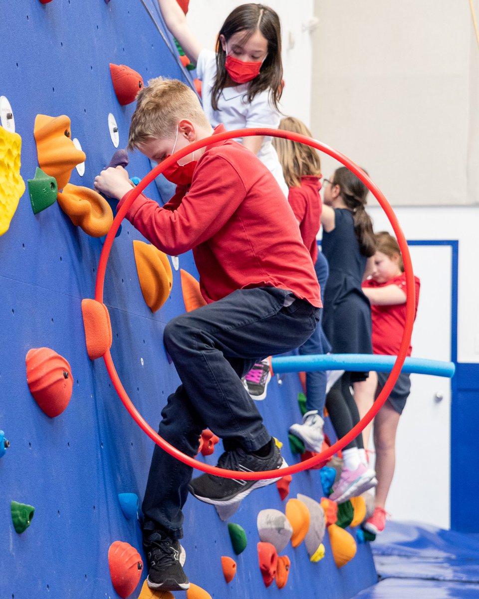 LyceeCalgary's tweet image. Students at #LycéeCalgary made their way through new obstacle holds on the 36&apos; indoor climbing wall during #climbingclub this week. These holds increase students&apos; awareness of their hand and foot placements while improving their technique! #climbing   #yycfrench #frenchschool
