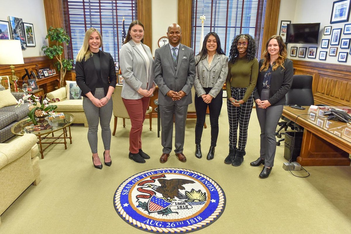 SpeakerWelchIL's tweet photo. Yesterday I was honored to meet and sit down with the 2022 legislative interns from the Paul Simon Institute based at SIU in Carbondale.  I enjoyed my conversation with them, and I’m certain each of them will make a positive mark on Illinois government. https://t.co/OU61fJbLZD