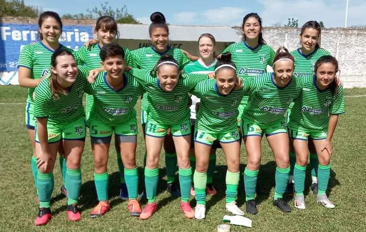 #FútbolFemenino
✅Este jueves en cancha de Sportivo, Unión goleó 11-1 a Instituto por la Copa de Oro de la LPF. 
✅Las chicas avanzaron a semifinales y jugarán el miércoles 6 ante Mariano Moreno desde las 16:30. 

#VamosVerde