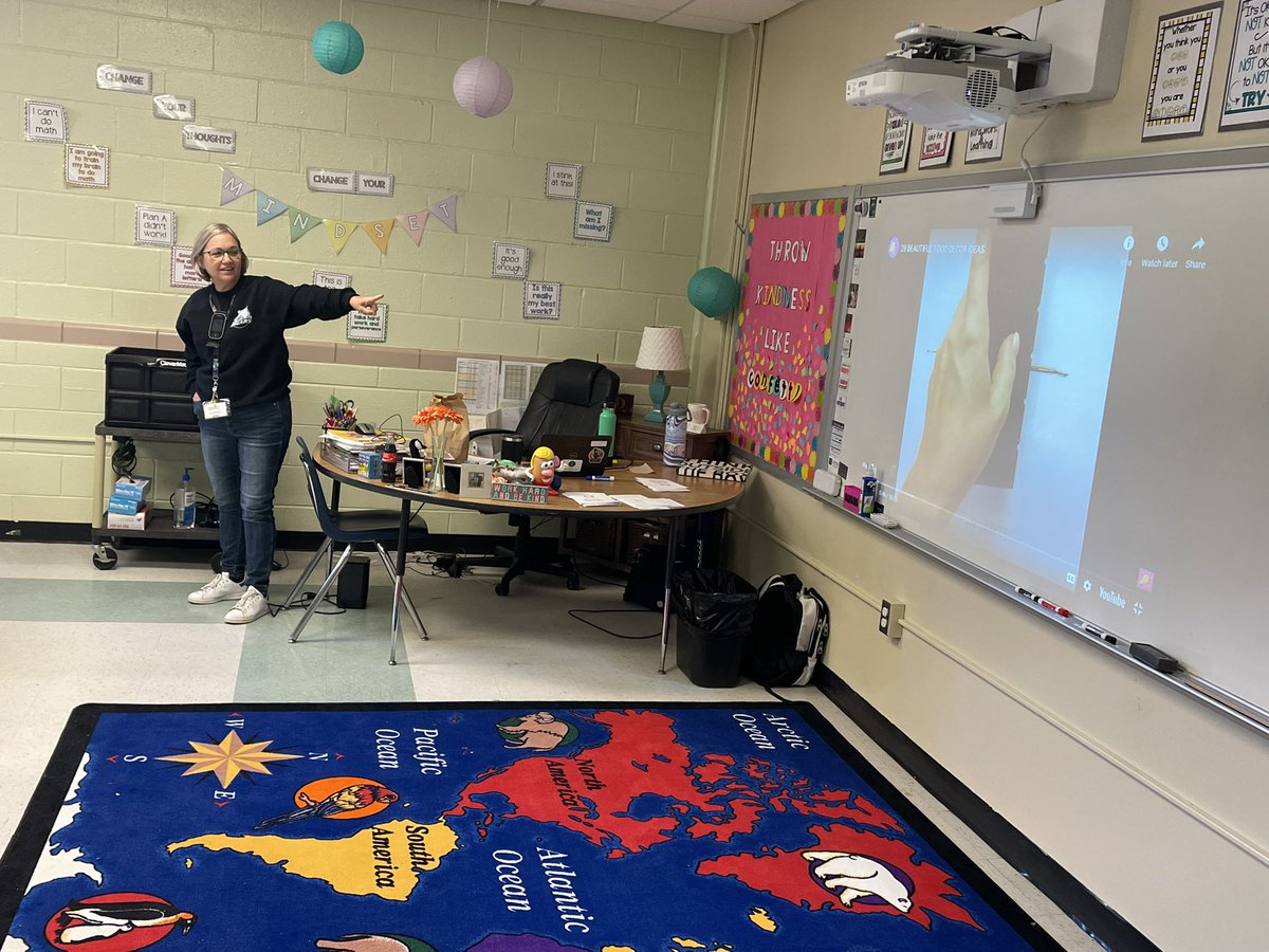 liggett_5's tweet photo. Culinary Art with Mrs. Rains!! She’s a queen! The kids made food art with oranges. Their turtles and other creatures turned out so cute! #rnegreatthings https://t.co/y3X4ytMCYj