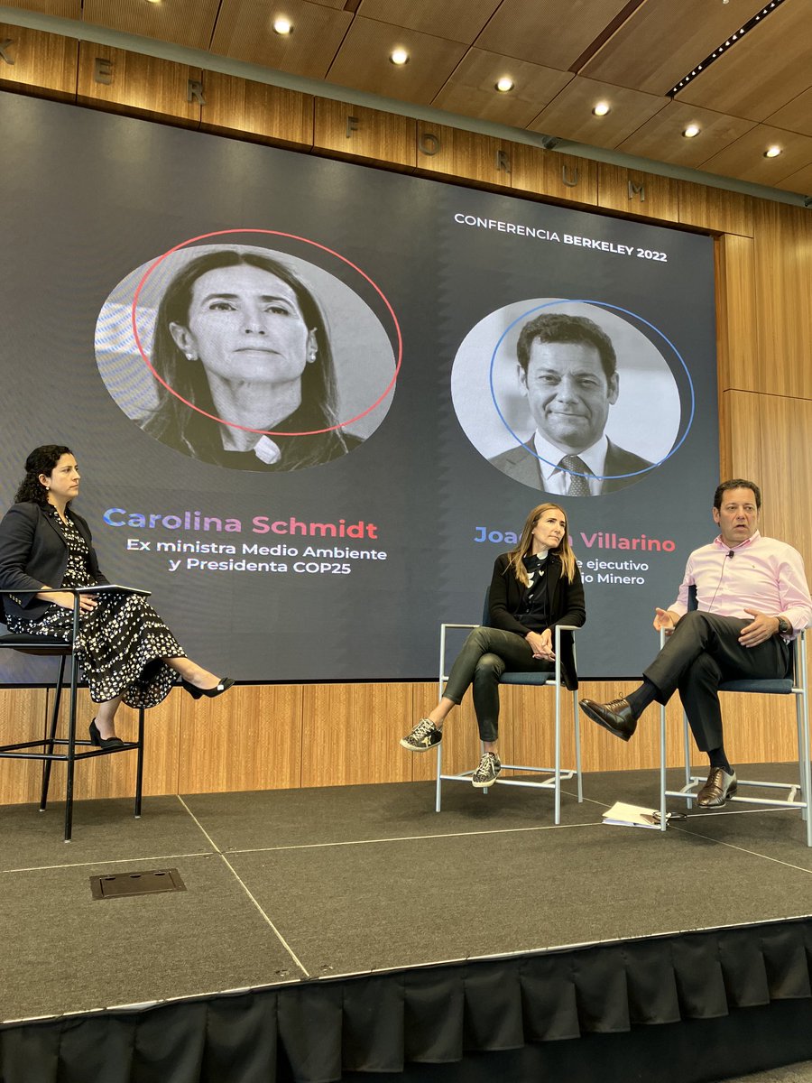Muy buena discusión de Claudia Silva, ⁦<a href="/CarolaSchmidtZ/">Carolina Schmidt</a>⁩ y ⁦<a href="/VillarinoJ/">Joaquín Villarino H</a>⁩ sobre el rol de Chile en la lucha contra el cambio climático: con sus minerales, sus energías limpias…y también con su liderazgo y ejemplo en la discusión global. ⁦<a href="/MBA_Chile/">MBA Chile</a>⁩
