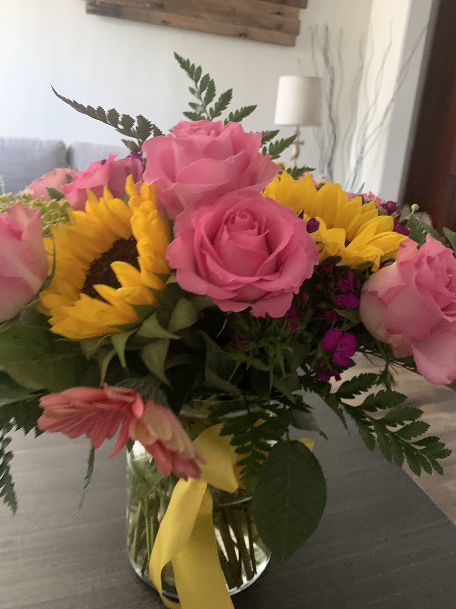 ophelias's tweet photo. When you lose your job and @DesiFlurane knows exactly how to make you feel loved even when on opposite sides of the country #minionsrule #Peggyisdabest https://t.co/kH4kSDgNTp