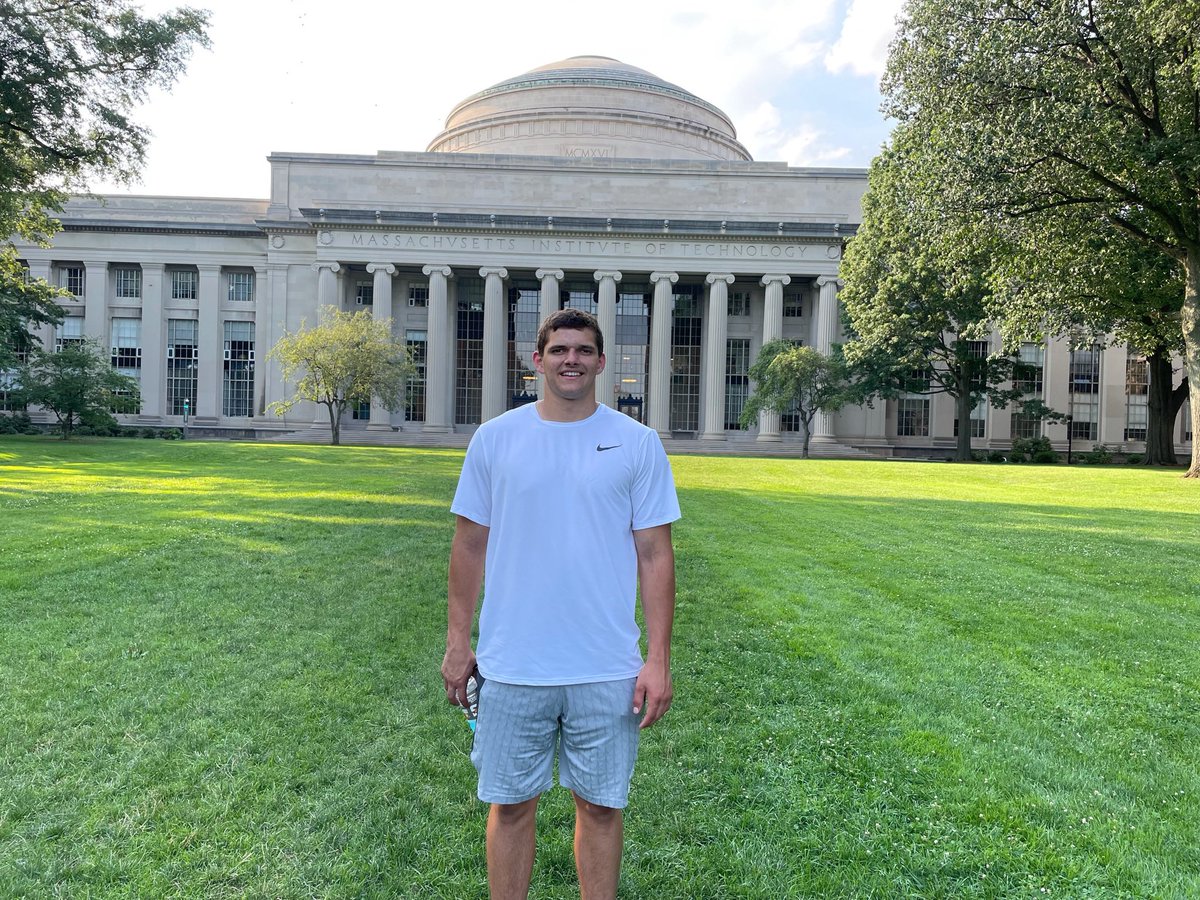 cw1ll14's tweet photo. I am excited to announce that I am committed to MIT! @MITFootball #rolltech https://t.co/sgM3gYkDAl