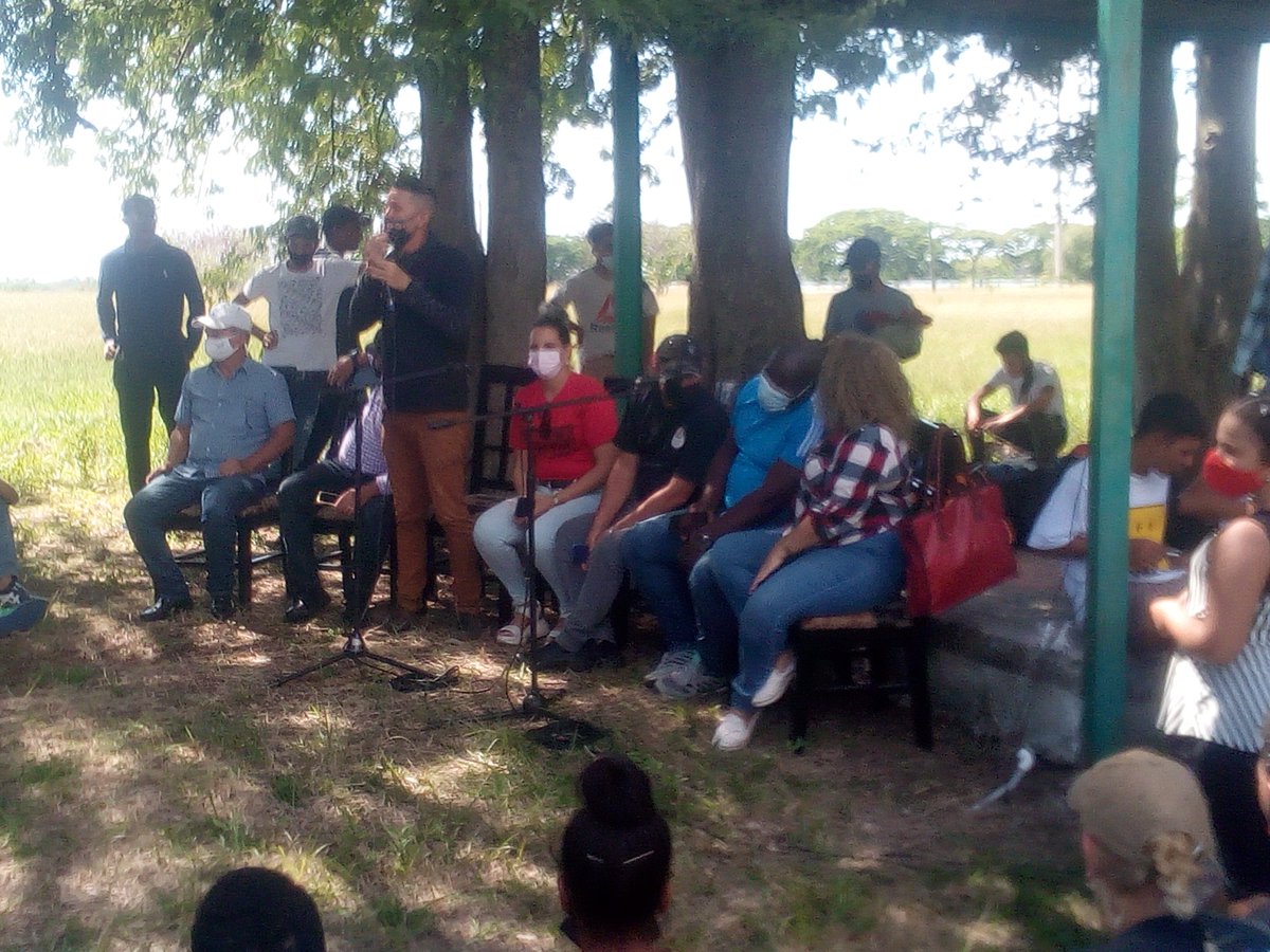 UjcCmg's tweet photo. Se desarrolla diálogo en generaciones en la acampada provincial
#60UJC https://t.co/fXzME48MFX