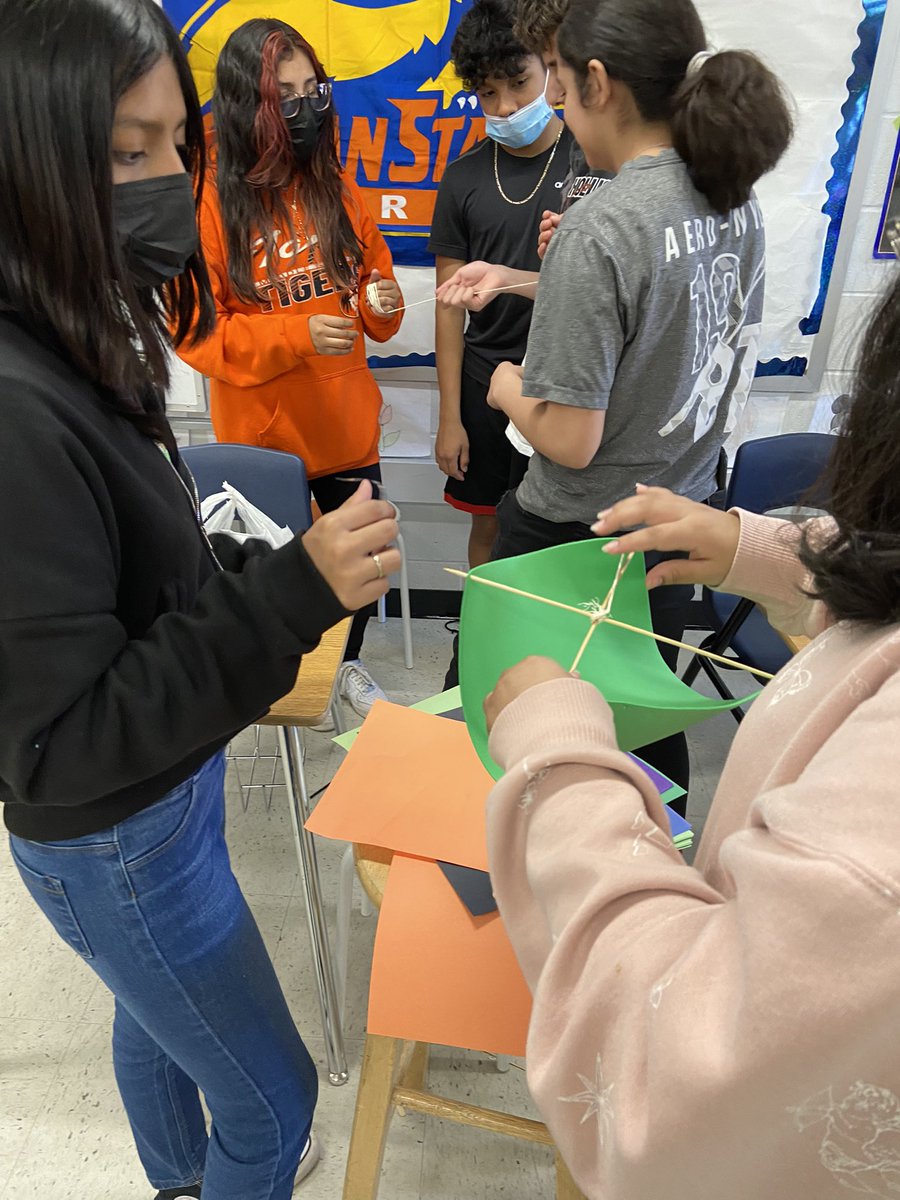 TappAvid's tweet photo. What a great day for our Build a Kite Challenge! AVID students enjoyed the spring weather and building their own kites. #STEMchallenge #TappAVID #FridayFramework https://t.co/qDqycWRYeV
