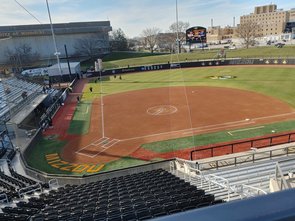 vtownsendnews's tweet photo. It is a beautiful day for softball.  Can Mizzou Kim Wert (@kimberly_wert) get the MU homerun record against South Carolina? We will find out tonight. Highlights will happen at 9 and 10 on KOMU 8. 
@KOMUsports @MizzouSoftball @GamecockSoftbll https://t.co/JnLsD7xKpq