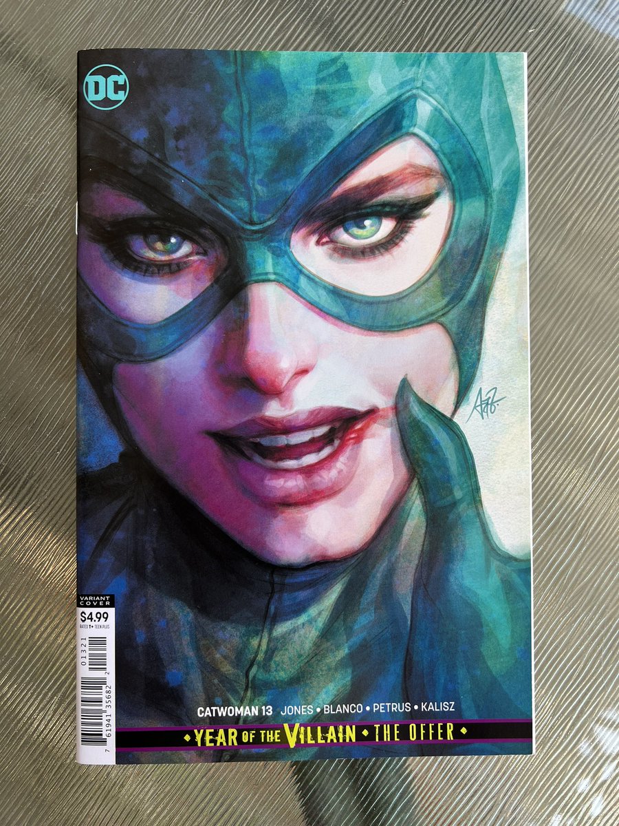 SuperlativeMary's tweet photo. SLIDING INTO THE WEEKEND LIKE:
#SelinaKyle #Catwoman #VillainVibes #BadBishClub @Artgerm https://t.co/FpxWec9dWU
