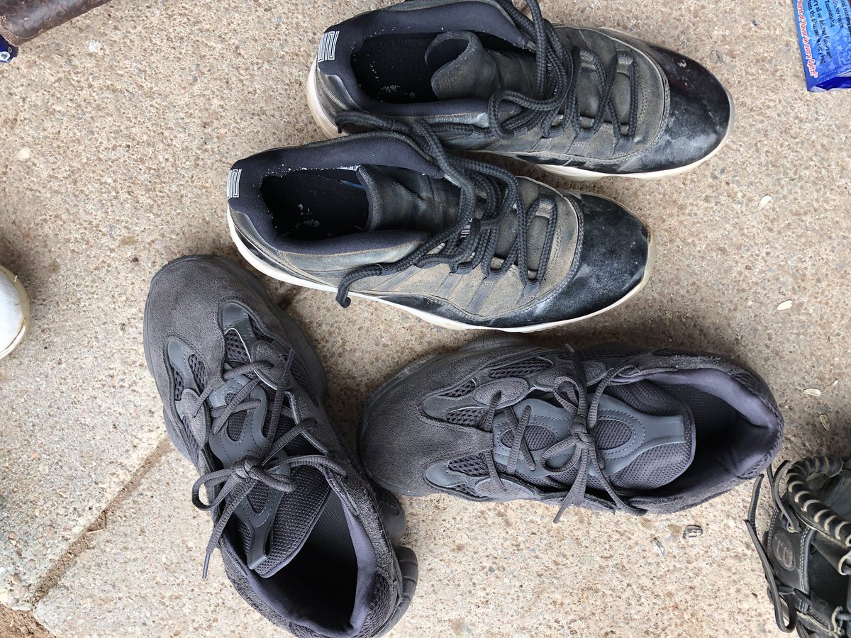 PileyRlummer's tweet image. KOTD #yeezy #jordan11