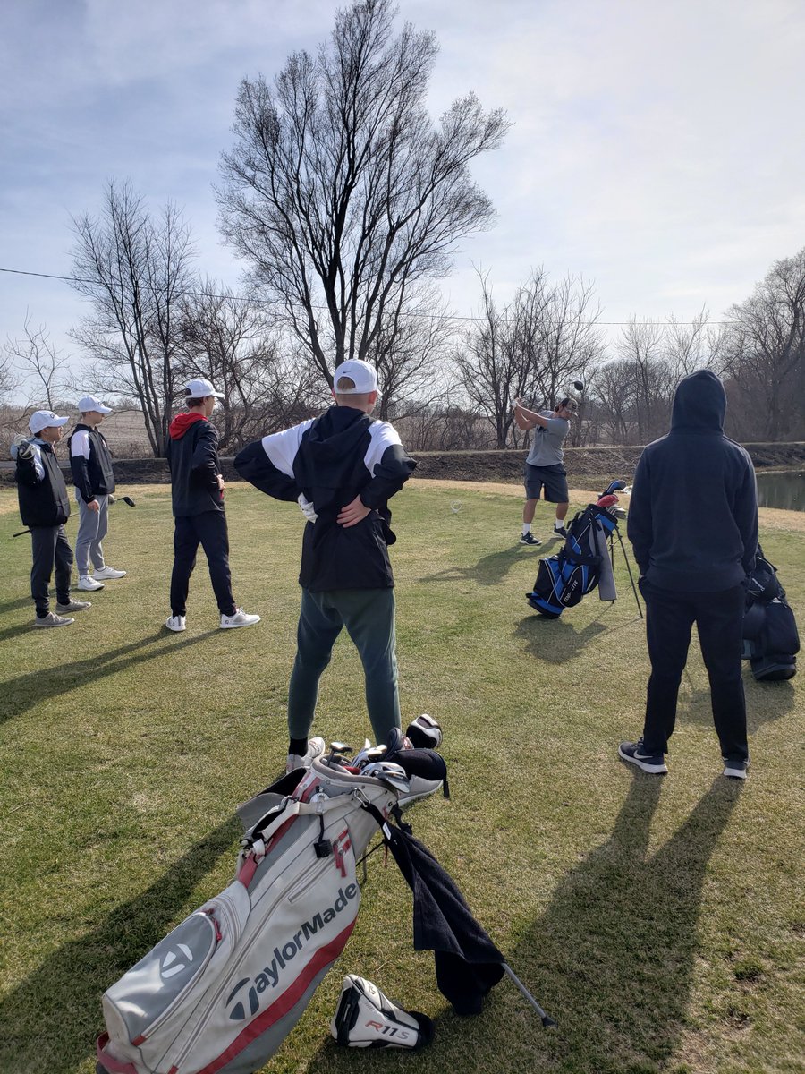 Carlisle_GOLF_B's tweet photo. 2 weeks in and we FINALLY get another day that feels like golfing weather, cant wait for meets next week! #Ready2Compete #CatsGolf #golfing https://t.co/b1itrMFh3R