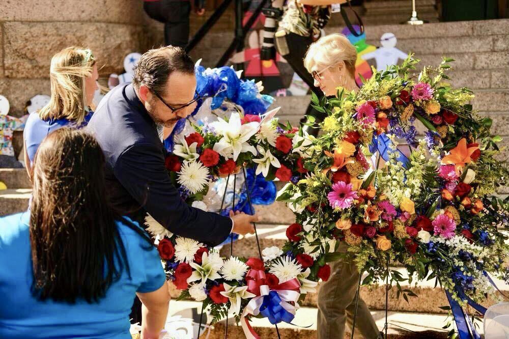 Menendez4Texas's tweet image. Honored to join community advocates on the first day of #ChildAbusePreventionMonth 2022. @CASA_SATX &amp;amp; Guardians of the Children organized a touching wreath-laying ceremony to commemorate the innocent lives we have lost due to child abuse and neglect. 🧵
@BRTaskForce