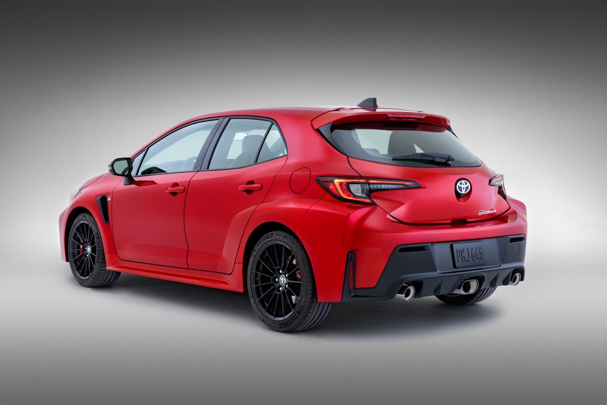 DriveMx1's tweet photo. Se presenta el #ToyotaGRCorolla

Motor turbo de inyección directa de 1.6L y 3 cilindros que generan 300 hp y 273 libras-pie de torsión, sistema GR-Four AWD con ajustes de potencia personalizase en la parte delantera y trasera. Fabricado por #GazooRacing en la planta de Motomachi. https://t.co/WOJZaI34DL