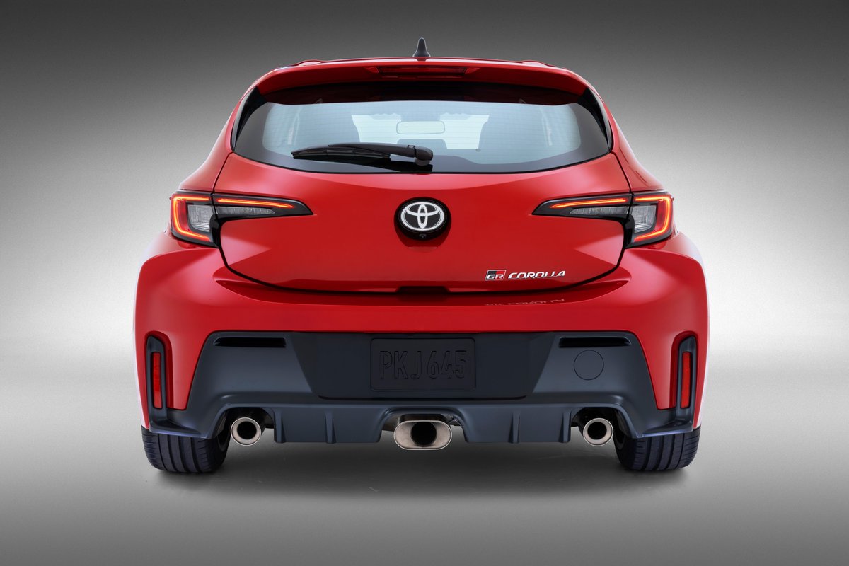 DriveMx1's tweet photo. Se presenta el #ToyotaGRCorolla

Motor turbo de inyección directa de 1.6L y 3 cilindros que generan 300 hp y 273 libras-pie de torsión, sistema GR-Four AWD con ajustes de potencia personalizase en la parte delantera y trasera. Fabricado por #GazooRacing en la planta de Motomachi. https://t.co/WOJZaI34DL