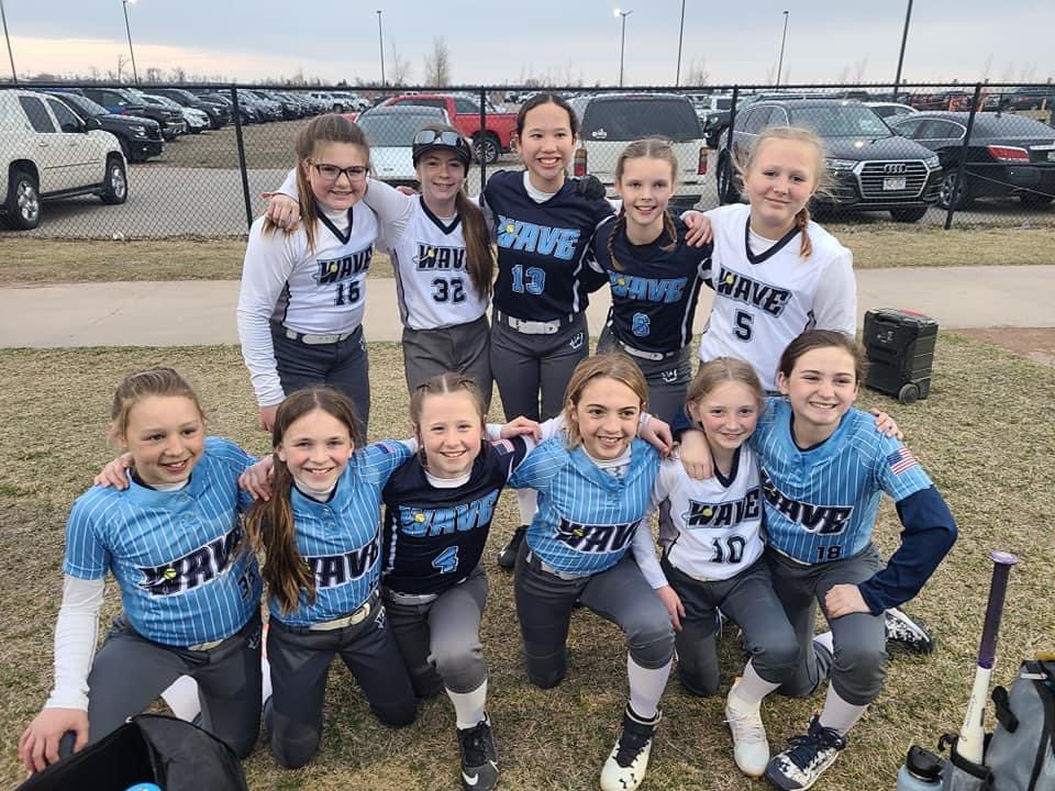 NEWaveFastpitch's tweet photo. 12’s player a little April fools with different uniforms. 
🌊12’s get the W tonight 7-0 against Quakes-Buss. 
🌊16’s with a W tonight 6-0 against Quakes-Gerhardt 
@HartmanTarryn gave up 2H in her shutout in ⭕️ @makthomas4 and Claire Wisnieski with 2B, Raedynn Refshauge 2 SB https://t.co/8YiwtDJJHd