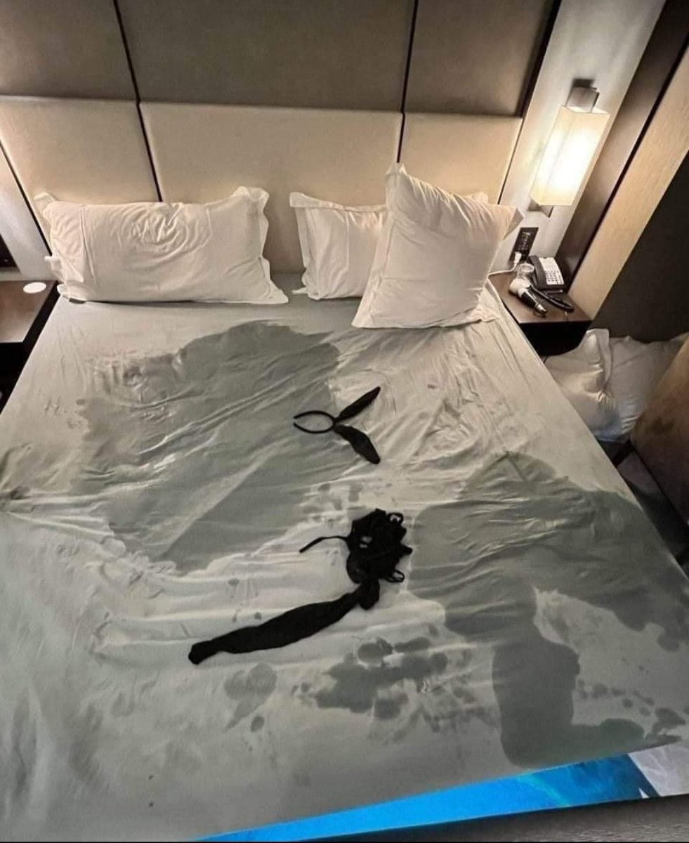 據說是.....酒店天花漏水.....你相信嗎??