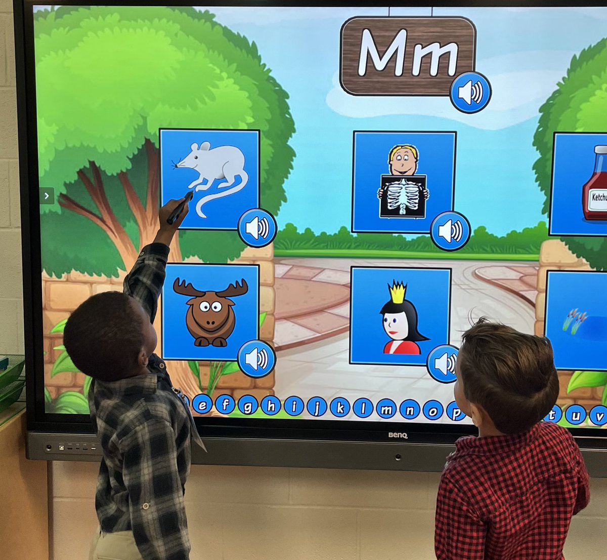 mrs_jander's tweet photo. BenQ board activities + PreK littles = Authentic engagement🍎 @NolaKWilson https://t.co/RxDedzyhWh