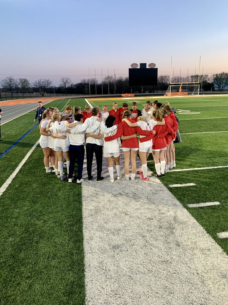 MBHSAT's tweet photo. Proud is an understatement for what your friends, families ans coaches feel. Great journey Lady Broncos! Youโve done well. Take a moment to rest and reflect then start preparing for the next chapter. ๐ช๐ป #TGC #mckboyd @MBHS_Athletics @GirlsBoyd https://t.co/olvpWYTWO7