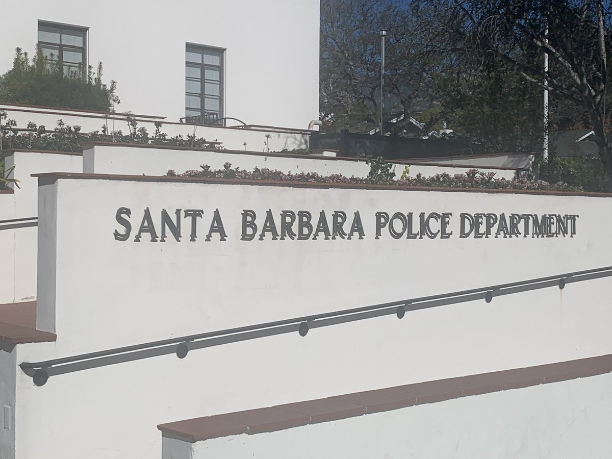 rclark68's tweet photo. I want to thank everyone who commented and enjoyed my playful jabs, psych style, to the Mentalist today. I am back in the land of 🍍 under Santa Barbara skies! 
I have never watched an episode of the Mentalist however I may give it a try soon. #psych4ever https://t.co/Dm5tLEpGAE