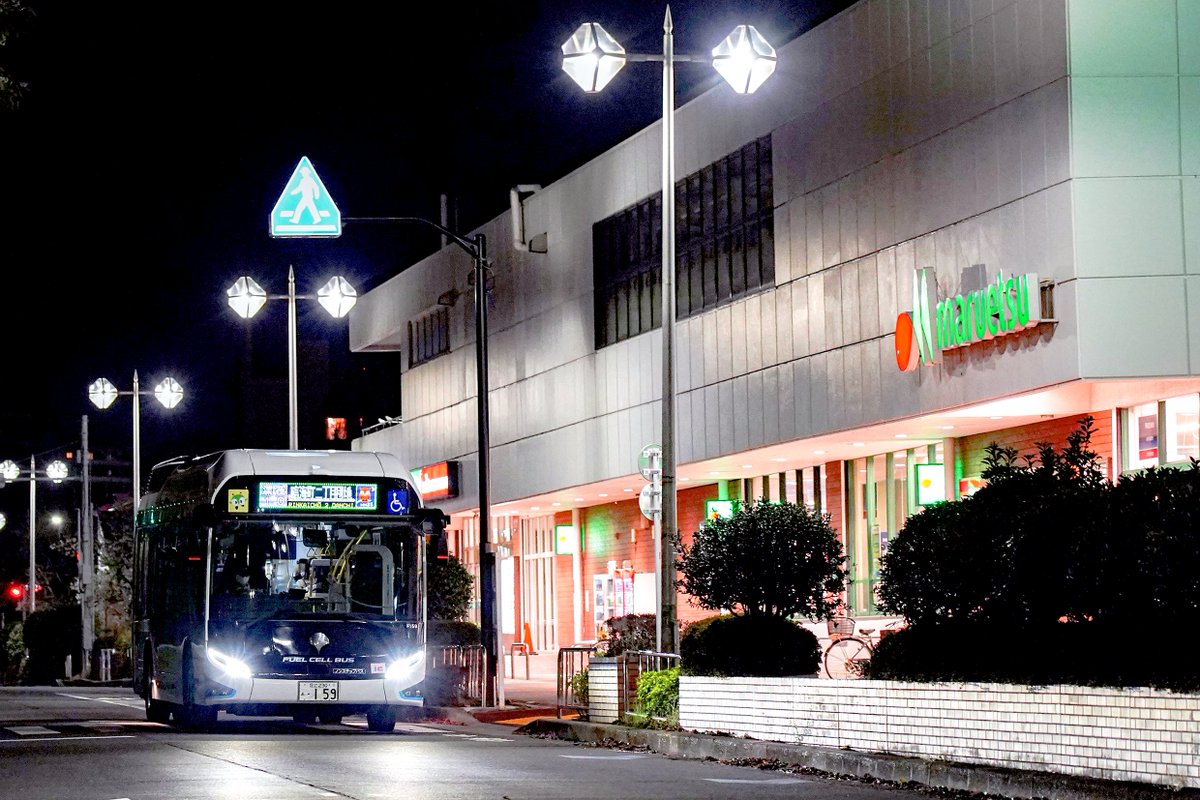 V-F159 [深夜10]
清新町のマルエツ

4/1深夜の運転を最後に深夜バス3路線を休止。こちらは燃料電池が必ず1台は運行するダイヤや、通常の[西葛27]と違う循環路線だったのが特徴的。