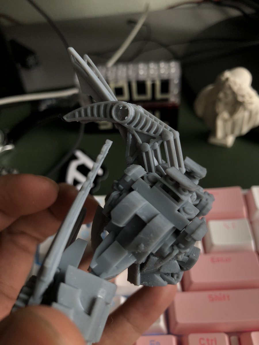 I’ve been focusing on this for the past few months, test after test, here is the first detailed prototype of our unreleased design! Still feel so dazed with the details on the model 😍