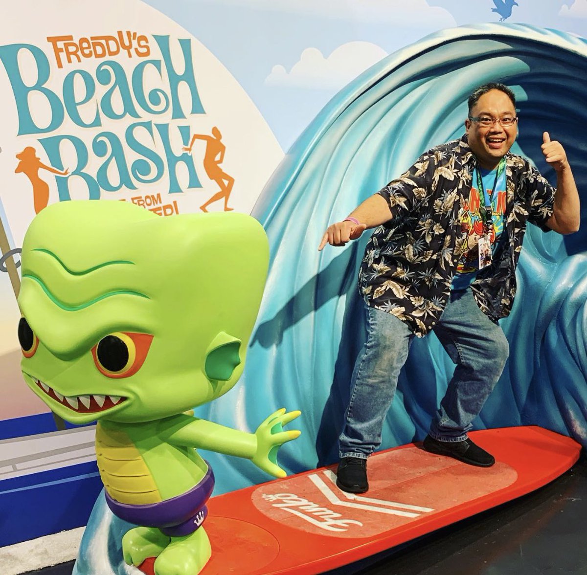 ccm8's tweet photo. Riding the awesome ๐ here at WonderCon! ๐โโ๏ธ ๐ค @originalfunko #MyFunkoStory #FOTW #funkofunatic #theunitedfunkofamily #FunkoWonderCon #freddysbeachbash https://t.co/7qh3DMcMqr