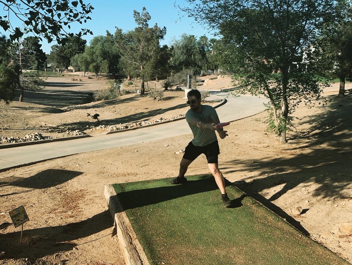 donhedge's tweet photo. Playing a pro course calls for pro tips from your friends! Awesome round on the afternoon course at Wildhorse disc golf today with @Oggelit and @WranaRasmus. Tomorrow we return to the ice rink for the first game of this years world championship! #lasvegas #discgolf #curling https://t.co/g3j3RwRty0