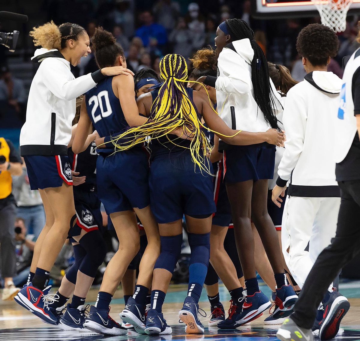 UConnWBB's tweet photo. THE HUSKIES HAVE DONE IT https://t.co/rDU5yIuAc2