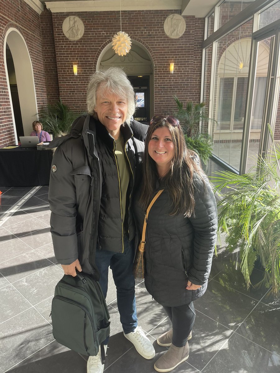 no1fanjbj's tweet photo. First show of the tour! #BonJovi #BonJovi2022Tour https://t.co/PvMgfVjaaC