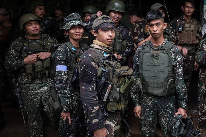 Wisely2022's tweet photo. @Moniqu3n Shoutout to the men and women of the AFP who was there for FIVE MONTHS risking their lives EVERY DAY to repel the terrorists and bring Peace and order back to Marawi City .

I don’t see them bragging about it… https://t.co/rIUKSkGTNB