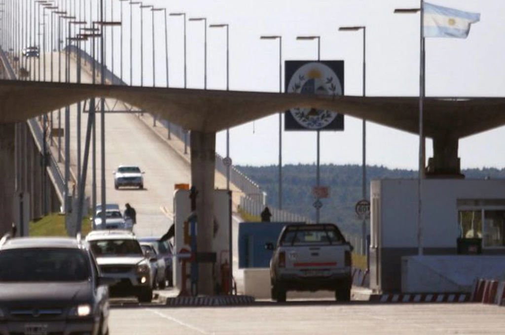 🔔 𝗨𝗿𝘂𝗴𝘂𝗮𝘆 𝗱𝗲𝗷𝗮𝗿𝗮́ 𝗱𝗲 𝗽𝗲𝗱𝗶𝗿 𝗧𝗲𝘀𝘁 𝗱𝗲 𝗔𝗻𝘁𝗶́𝗴𝗲𝗻𝗼𝘀 𝗽𝗮𝗿𝗮 𝗲𝗻𝘁𝗿𝗮𝗿 𝗮𝗹 𝘁𝗲𝗿𝗿𝗶𝘁𝗼𝗿𝗶𝗼
👉 orillaymedia.com/uruguay-test-d…