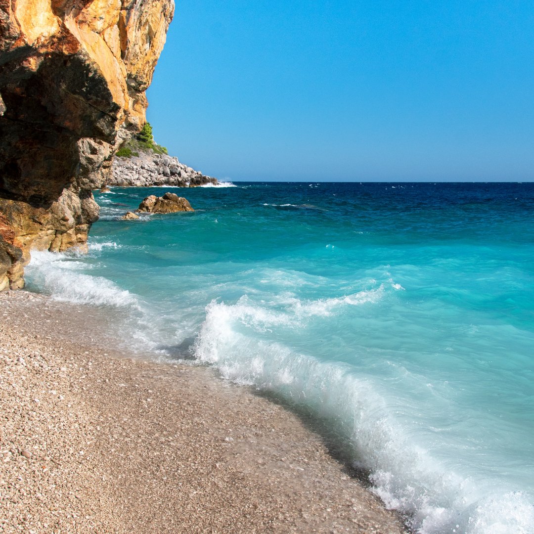 Honeycomblux's tweet image. It&apos;s no joke that oceans are in desperate need of cleaning up. 

&quot;Water and air, the two essential fluids on which all life depends, have become global garbage cans.&quot;
- Jacques Yves Cousteau

#earthday2022 #zerowaste