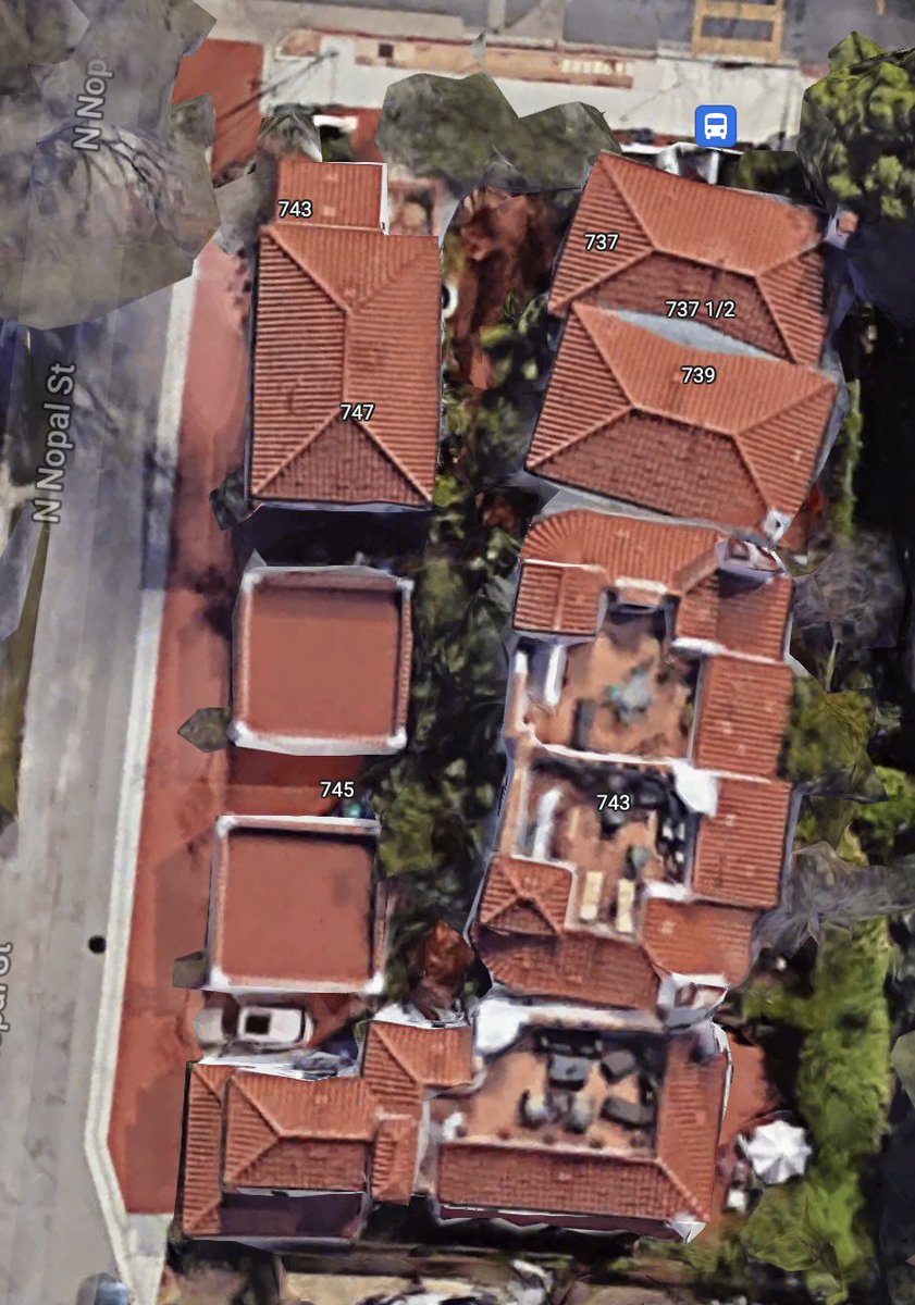 Cobylefko's tweet image. You can do a lot with a little space, including the best of  urbanism &amp;amp; design.

Santa Barbara's Paseo Bonito comprises 6 homes on less than 1/3 of an acre. It has excellent scale, greenery, solid materials, terminating sitelines, rear loaded garages, shared communal space &amp;amp;more!