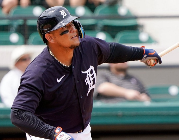 IgnacioSerrano's tweet photo. ¡Bombazo de Miguel Cabrera! "Ya empezó a calentarse", dice su manager. Y parece cierto, porque ha soltado dos cohetazos a mil millas en los últimos dos juegos del #SpringTraning de la #MLB. La nota [+VIDEOS]: https://t.co/SXGTD7Y5D5 https://t.co/NeJavUzuCd