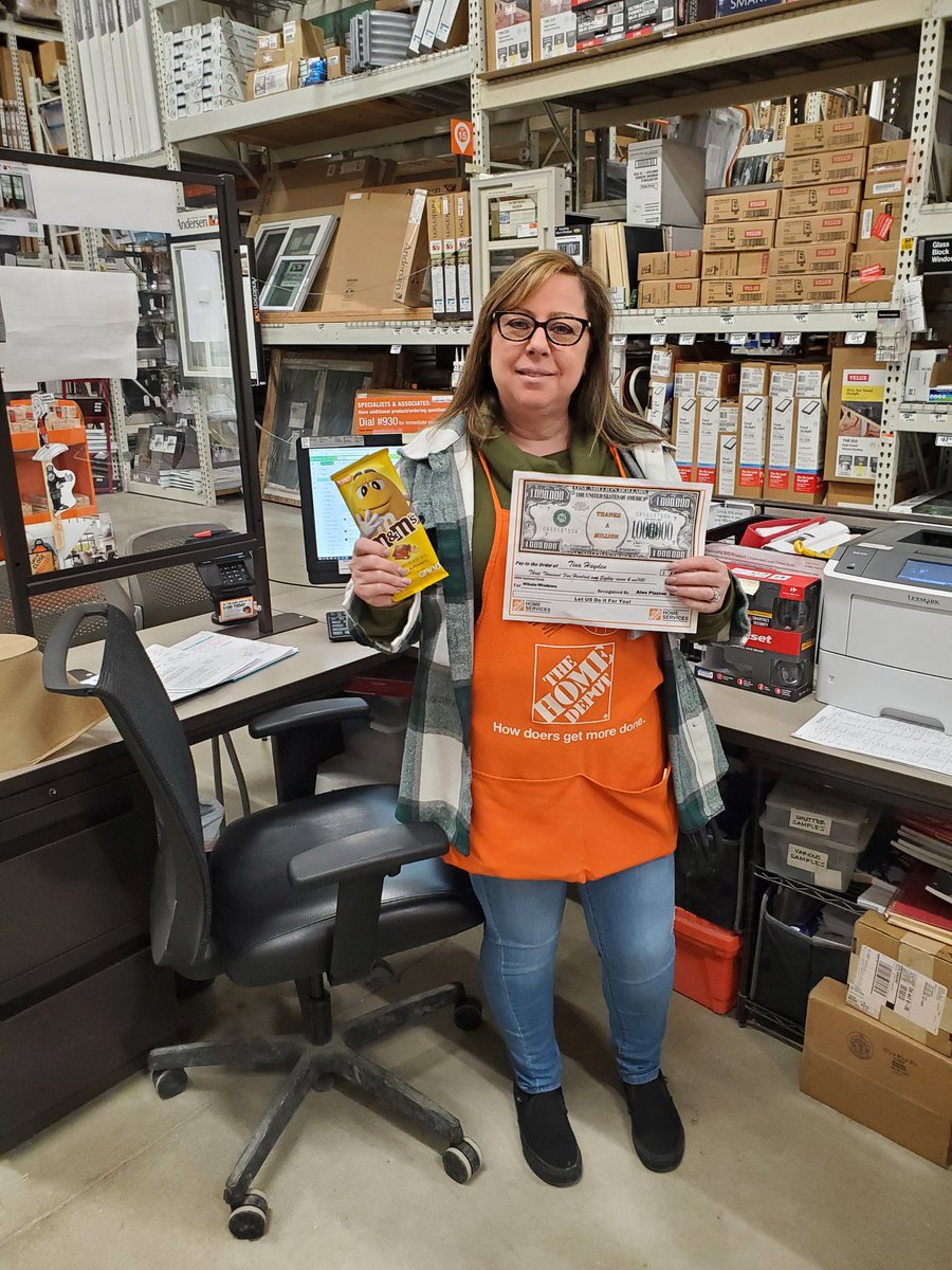 DawnHawes7HDI's tweet image. Congratulations Tina and Stew at Store 3830 driving windows appointments for our customers and helping them Making their Home Improvement Dreams come true! Great job keep up the great work!