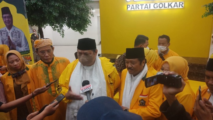 Airlangga Lantik Idris Laena Jadi Ketum Satkar Ulama talaud.partaigolkar.or.id/index.php/2022…