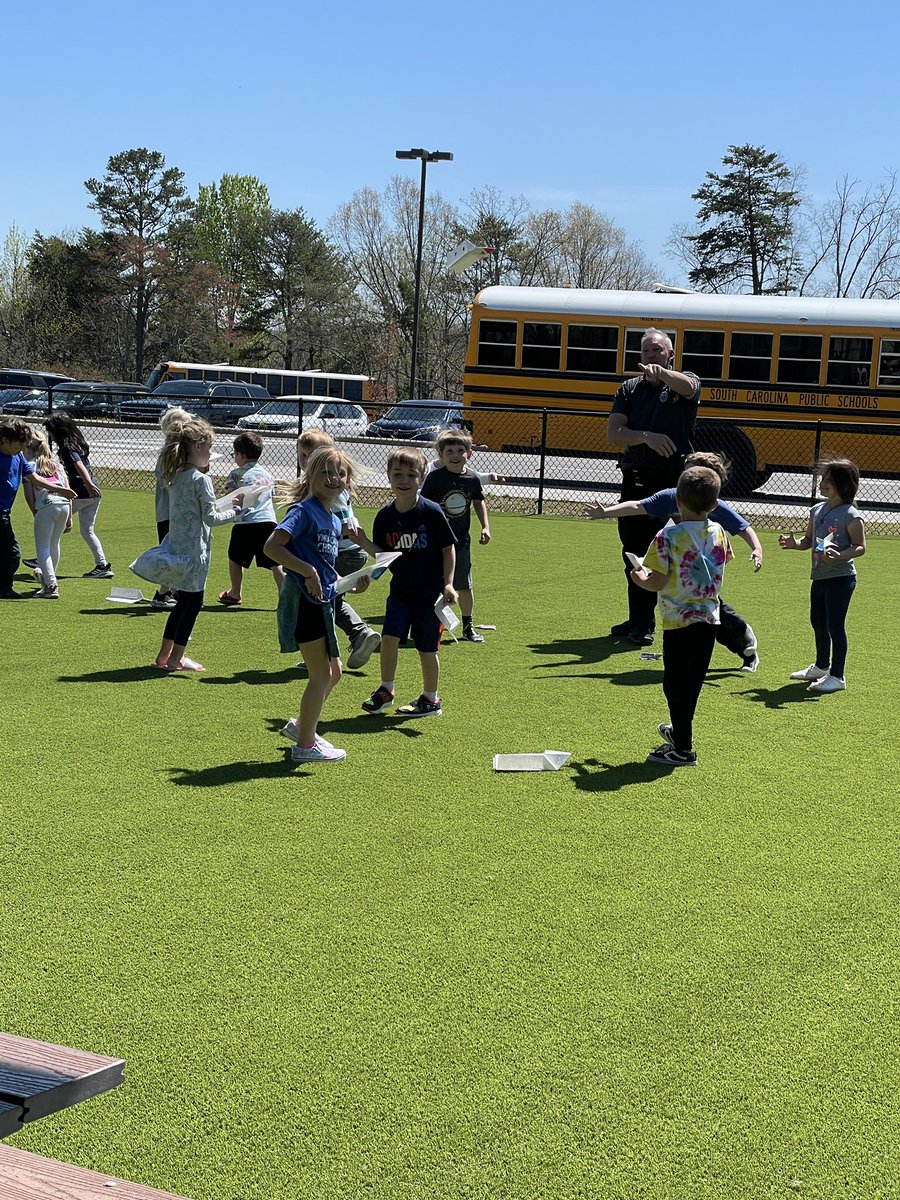 beccalong21's tweet photo. Working on measurement - longer and shorter with our paper airplanes. Officer Mark came out to join us. 🥰 The children loved this!! @TegaCayAP @brigitteawagner @TCESLeadTeacher @LisaLHLucas @TegaCayAP https://t.co/rzZTY2BuIm