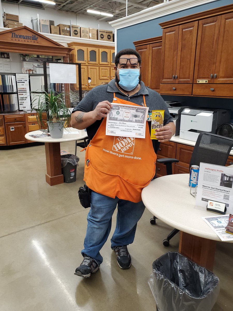 DawnHawes7HDI's tweet image. Store 3860 making it happen helping our customers Dreams come true with Cabinet Makeover &amp;amp; Windows. Outstanding Job Preston, Steve, and Luis always striving for excellence in our customers experience. Great job Team Massillon!