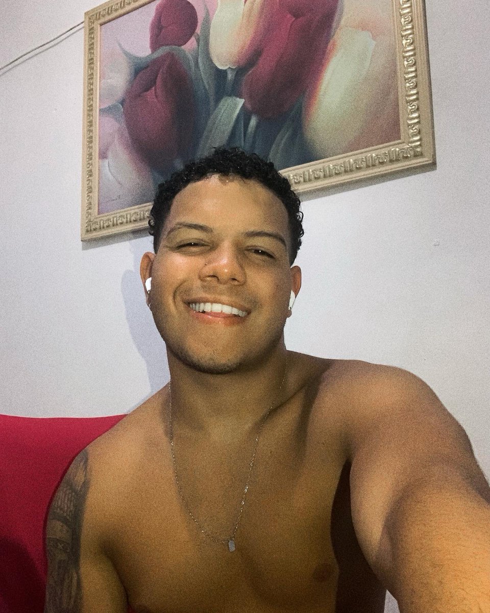 brenuso's tweet photo. Viciado em usar boné, lança só uma sem. https://t.co/jDmEJ4tbGp